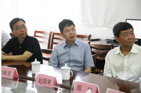 6月4日，省市场监管局党委委员、副局长，省药品监管局党组书记、局长徐润龙带队来公司开展“三服务”活动